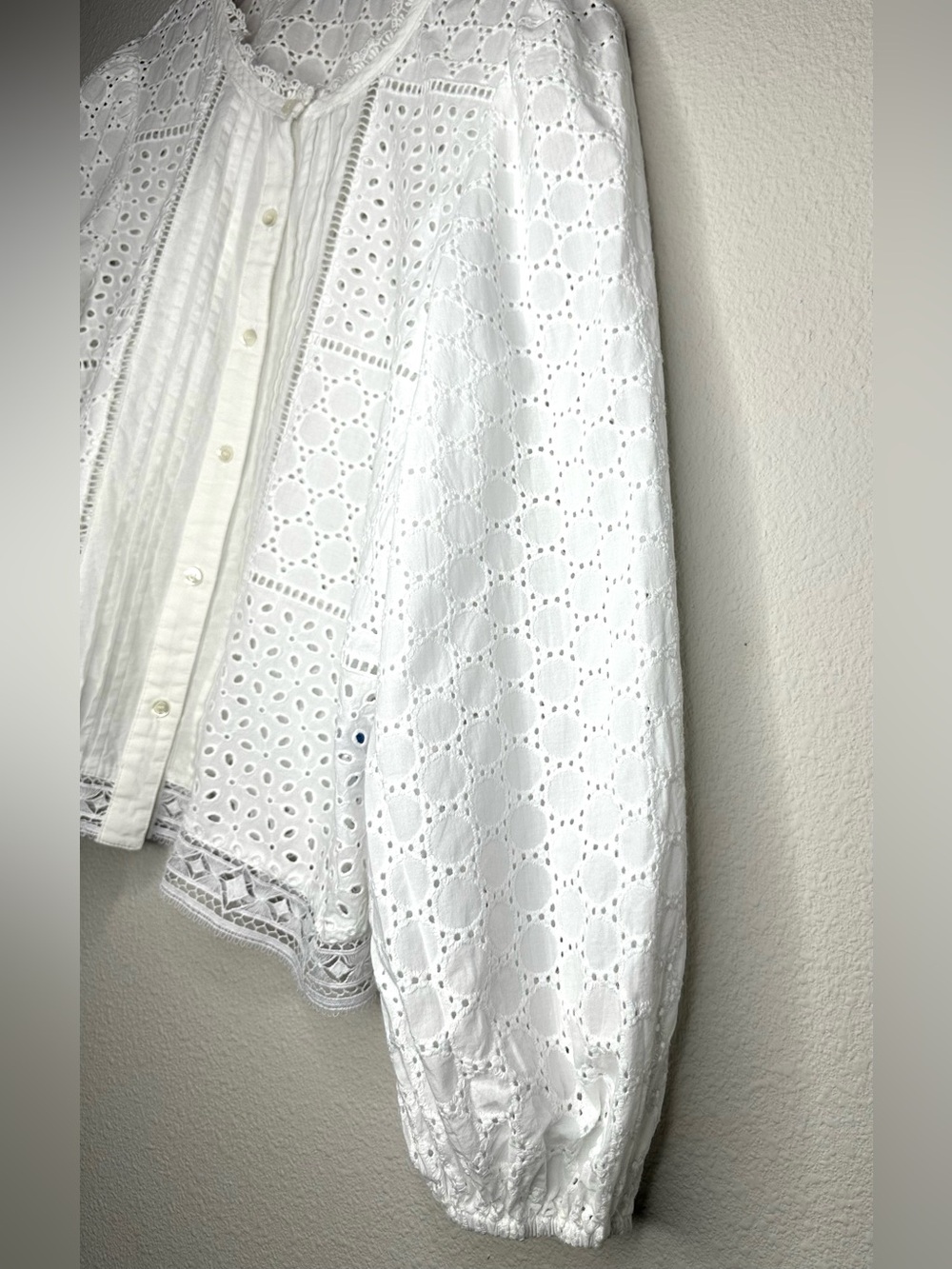 J.McLaughlin White Eyelet Lace Cotton Blouse L Pintuck Button Front Boho Cottage - Picture 6 of 11